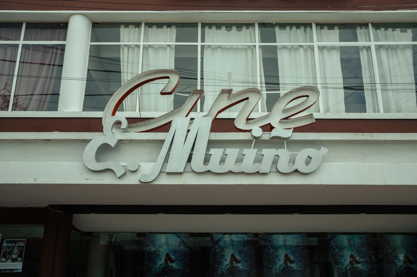 Photo of the iconic Cine Muino facade in La Cumbre, Argentina.